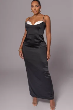 Black Moment In Time Maxi Dress