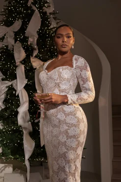 Ivory Lace Sweetheart Maxi Dress